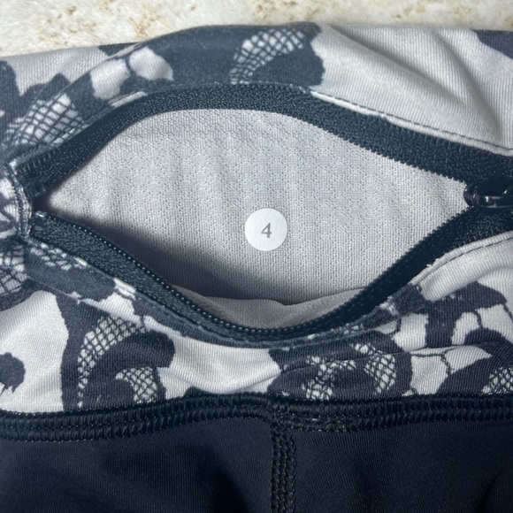 Lululemon Leggings - Floral Waistband & Black - Women’s Size 4 - Picture 6 of 7